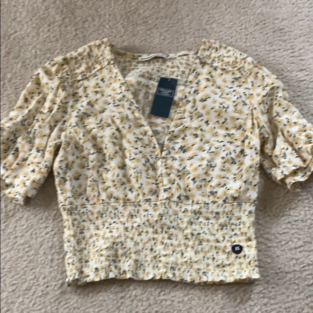 Short sleeve floral top